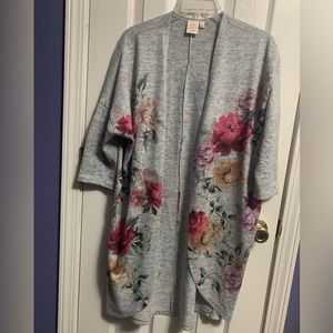 Beautiful 1]/2 sleeve sweater.